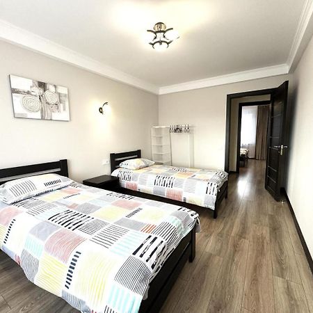 Artal Apartment On Obolonskyi Avenue 16A, 2 Bedroom Kiev Ngoại thất bức ảnh
